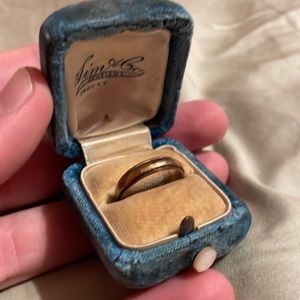 Gold ring, size 6/6.5, perfect condition